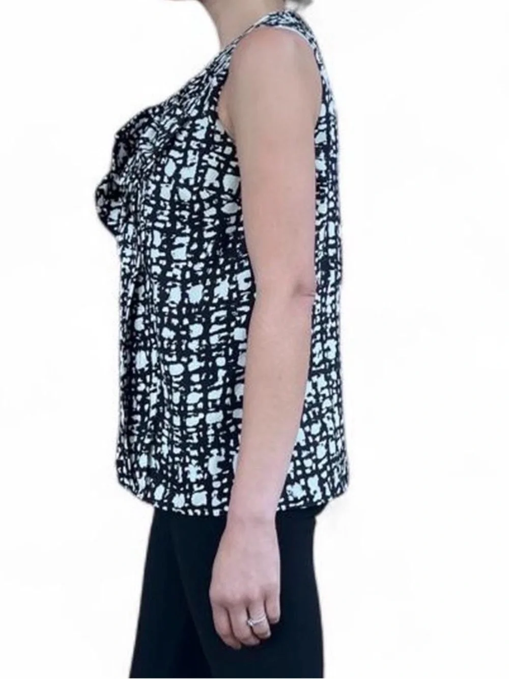 kate spade Black & White Patterned Pleat-Front Sleeveless Top